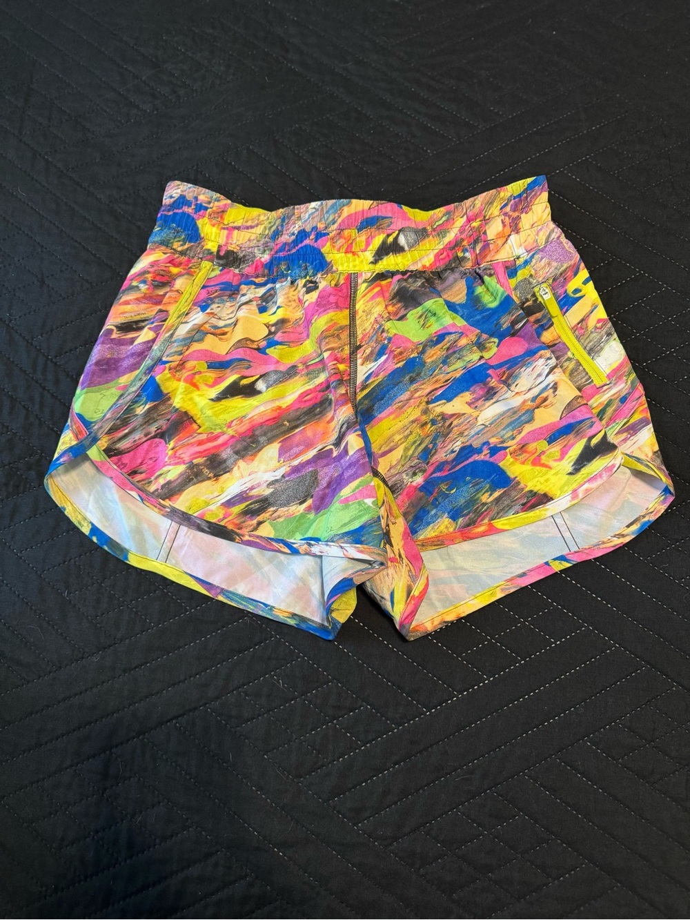 lululemon athletica Tracker Low-Rise Lined Short 4" - Catalyst Multi Print